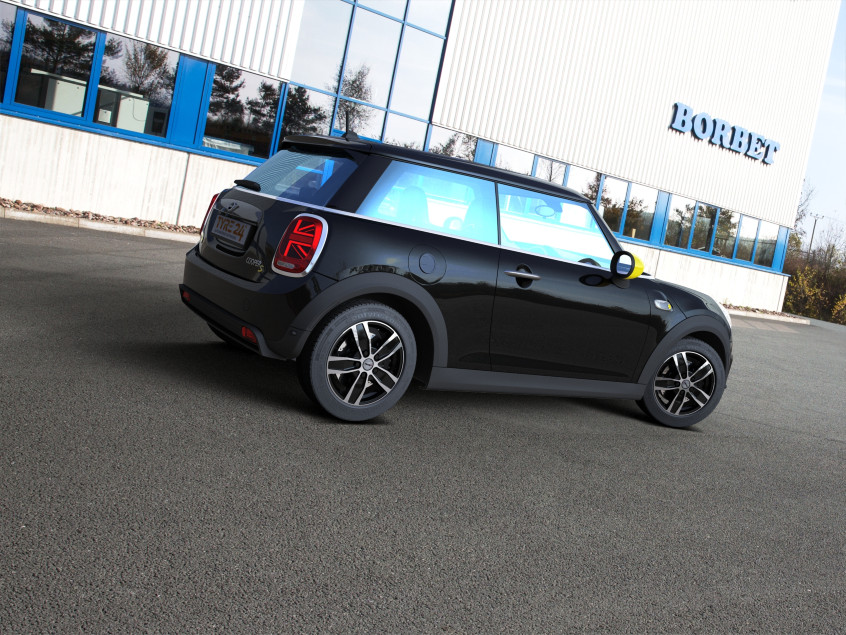 QUANTRO (Q)|Schwarz Poliert 16