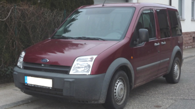 Mit Heckantrieb + Allradantrieb und mit geschlossenem Aufbau