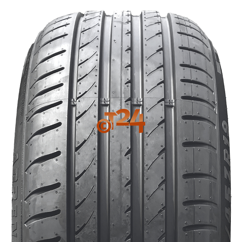CST AD-R9 235/55ZR19 101Y